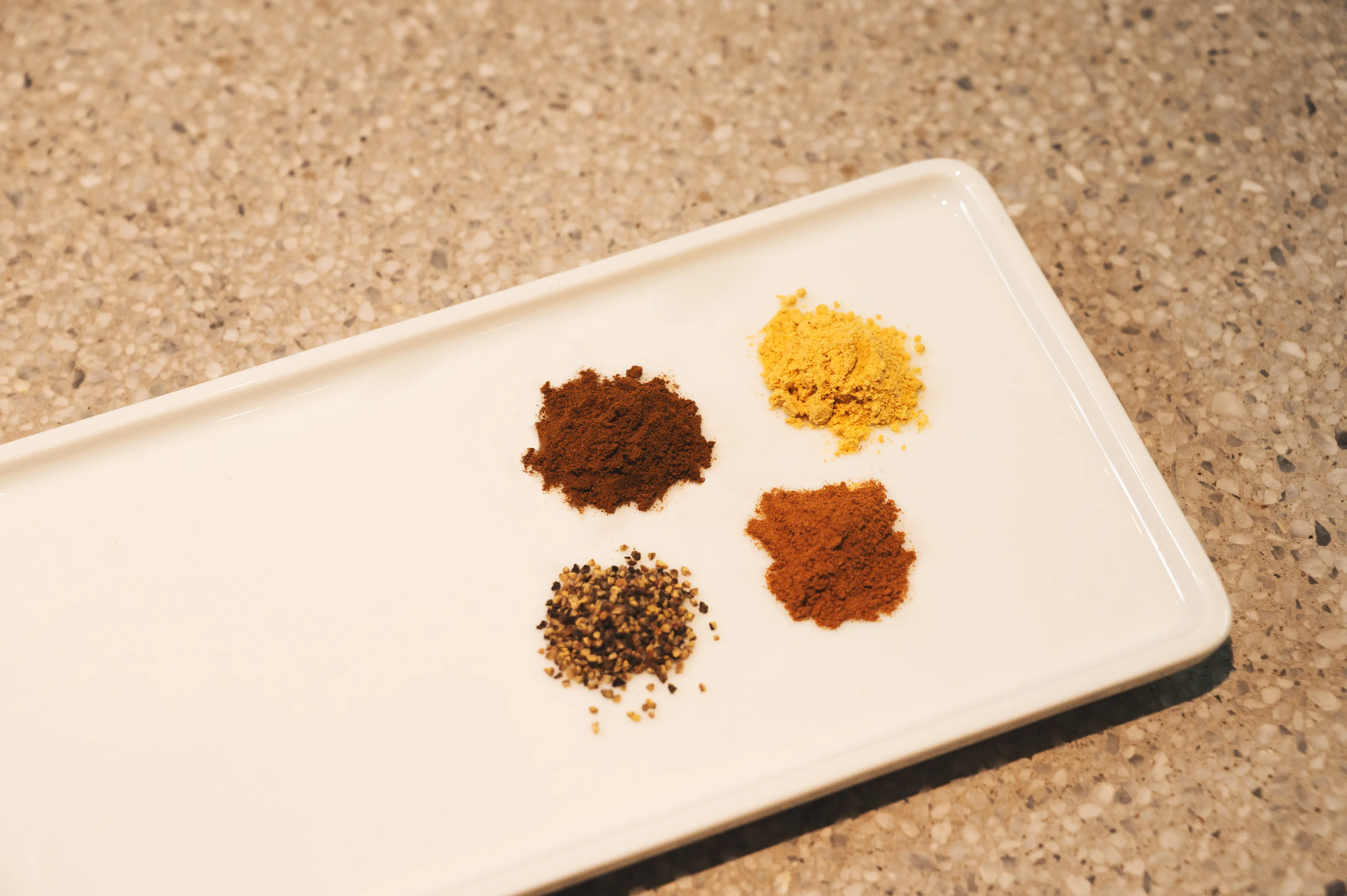 常備スパイス シナモンセイロン、クローブ、ペパー