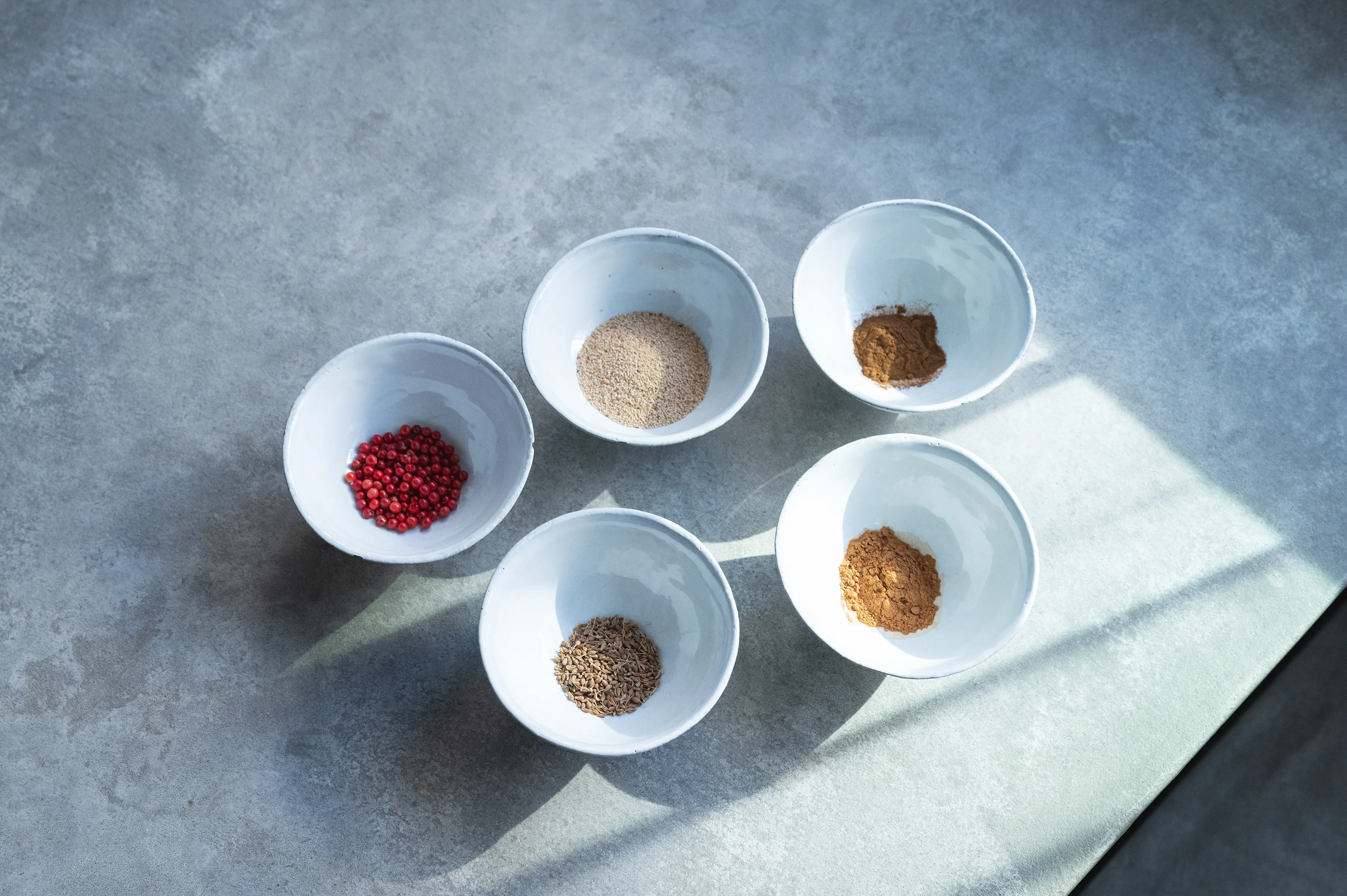 ピンクペパーやポピーなどの常備スパイス